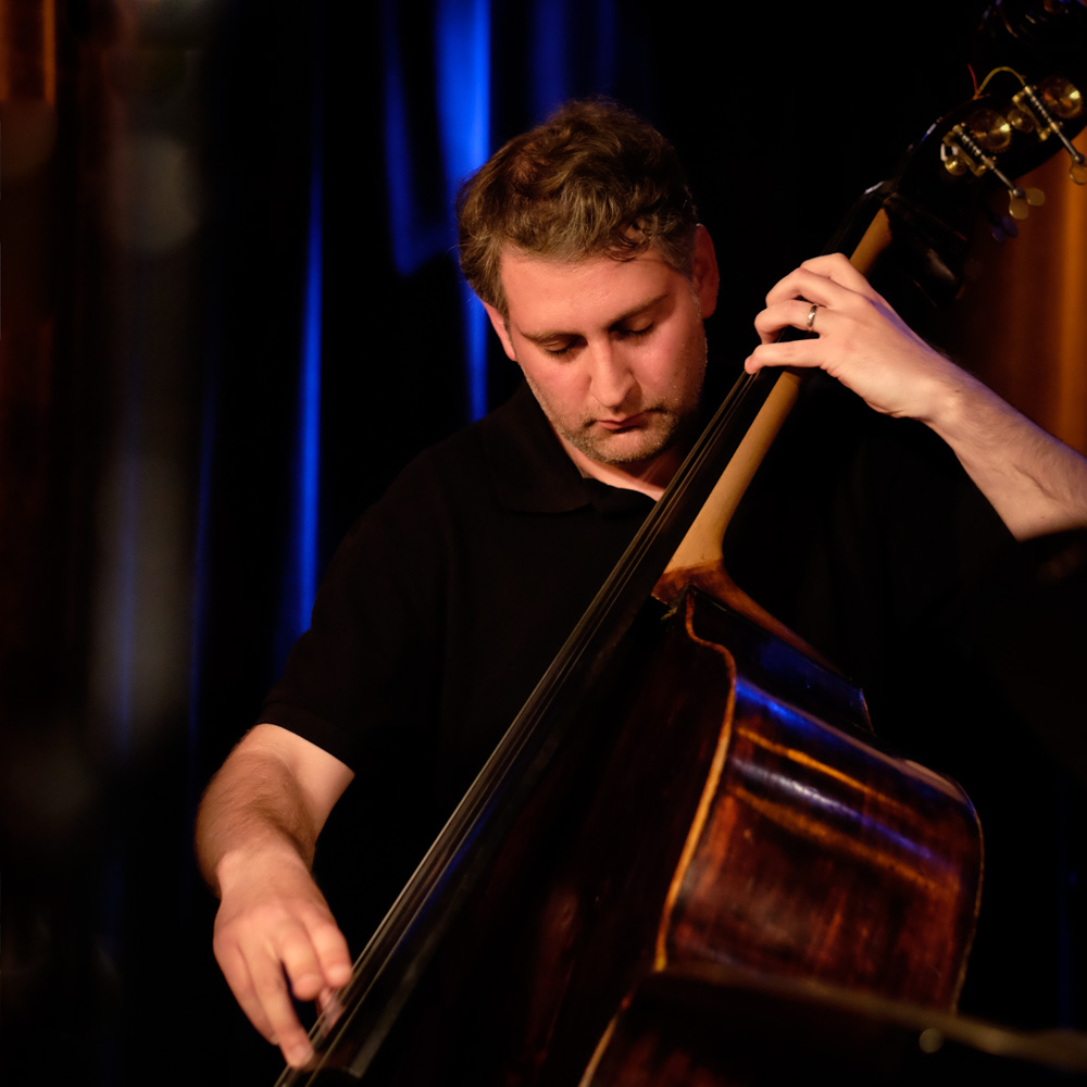 REMIC Artist Nesin Howhannesijan, double bass player.