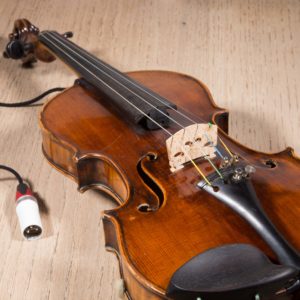 REMIC V520 violin microphone mounted on violin
